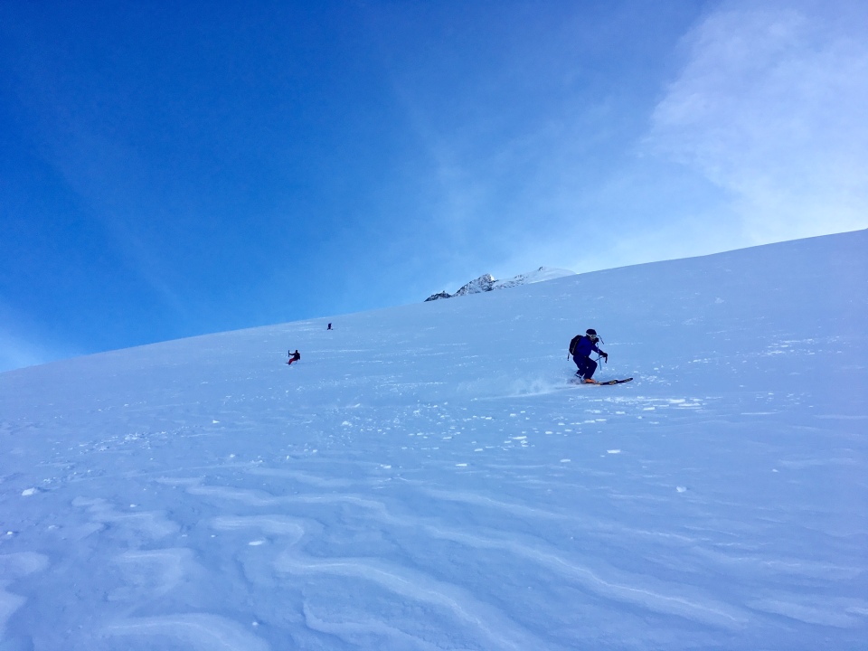 en ski de randonné ou en split au sommet des Grands Montets
